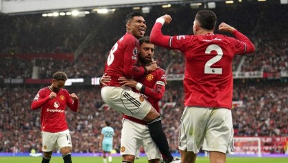 曼联赛季首胜！B费压哨点球绝杀，8战伯恩利不败，迪亚洛造点